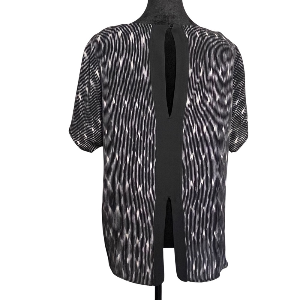 Brochu Walker Ikat Printed Split Back Silk Blouse Black/White — Medium - Picture 1 of 10